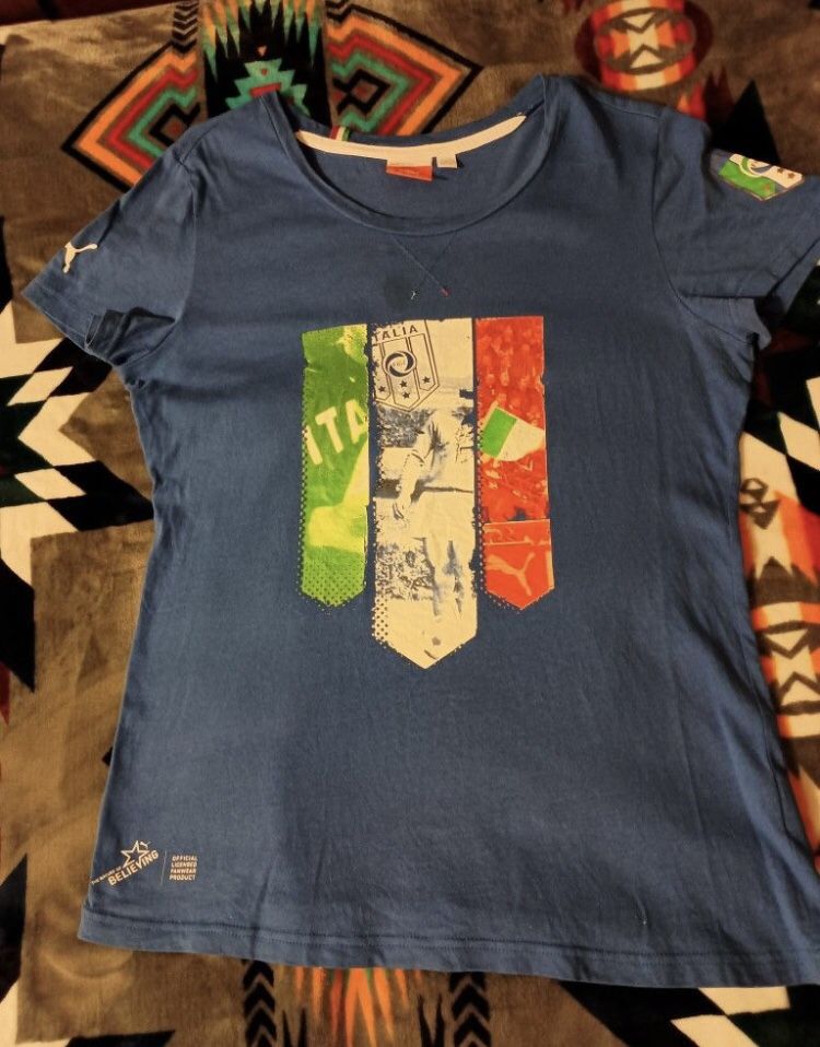 Blue Puma t-shirt with Italia design.