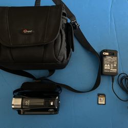 Excellent Canon VIXIA  HF R20 28x HD Digital Camcorder- Built In 8gb bundle
