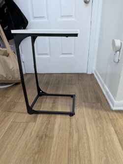 Portable dining table