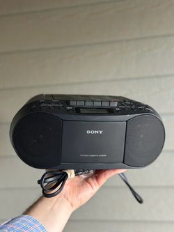 SONY CFD-S70 Portable CD/Cassette Boombox with AM/FM Radio