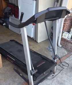 Treadmill proform