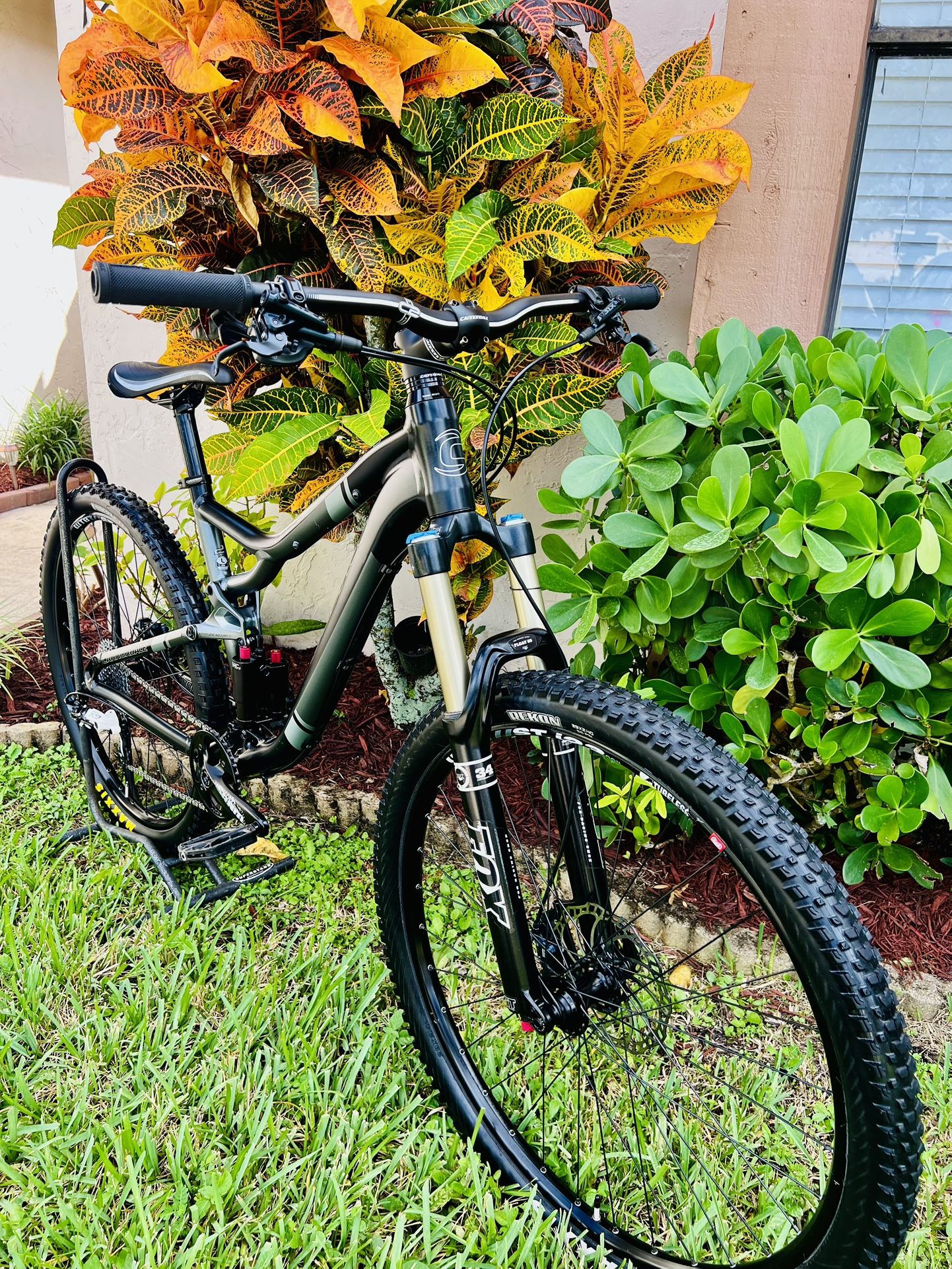 Mountain Bike Full Suspensión FOX  CANNONDALE TRIGGER 2 29’er Size LARGE 