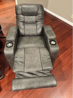FREE Reclining Theater/Lounge Chair – San Jose