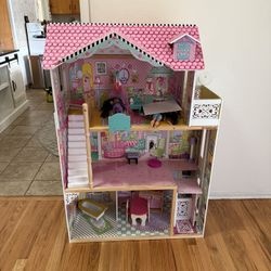 SOLID WOOD  3 LEVEL DOLLHOUSE 