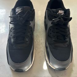 Woman Nike Air Max Size 6 1/2 $50 