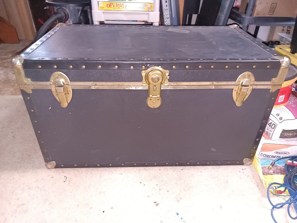 Storage Trunk / Foot Locker