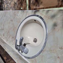 Sink with counter space