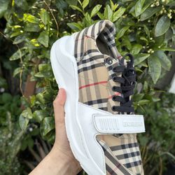 Burberry Check Trainer 