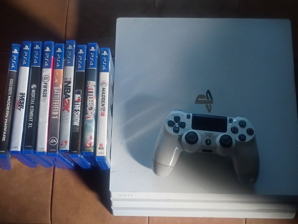 PS 4 PRO