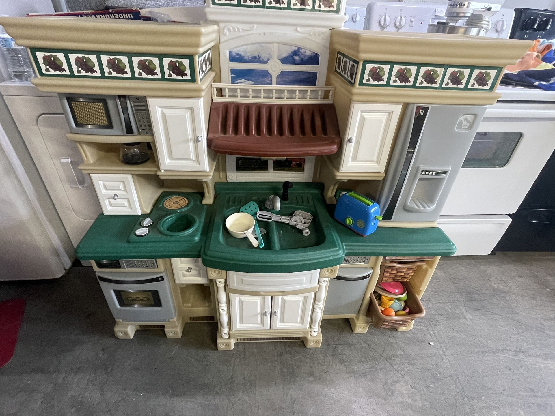 Step 2 Kids kitchen