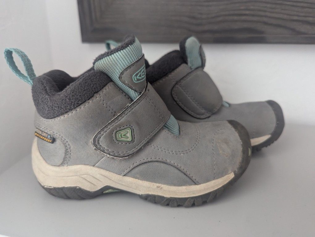 Keen Hiking Boots Size 8 Kids