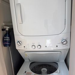 GE Stackable W&D ... Non Smokers No Pets