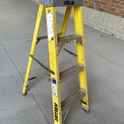 Keller 4’ Fiberglass Ladder