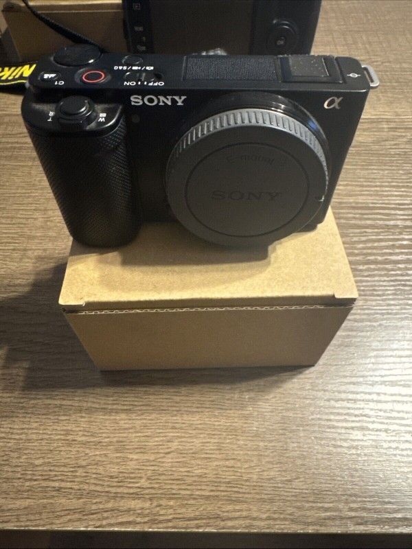 Sony_Alpha_ZV - E10_Mirrorless_Camera