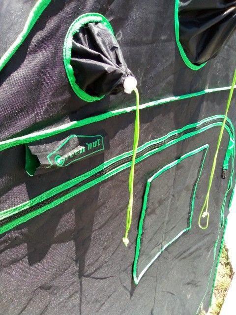 4x4 foot green hut grow tent, with floor insert