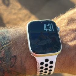 Apple Watch Series 7 Nike cellular