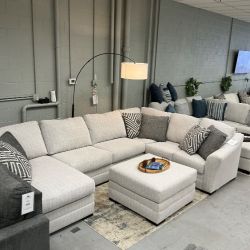 Koralynn 3pc Sectional w/Performance Fabric | 🚚 WHITE GLOVE DELIVERY