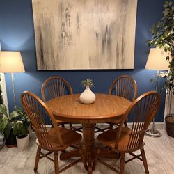 Beautiful Solid Wood Dining Set Great Condition!!! Table With 2 Leaves And 6 Chairs! I Can Deliver.