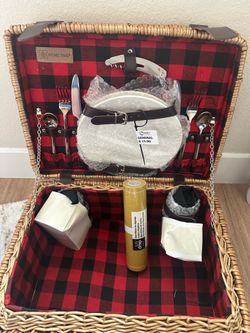 Champion Picnic Basket, Red & Black Buffalo Plaid Pattern