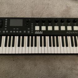 Akai Advance 49