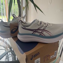 Women’s Asics Gel-Nimbus 28