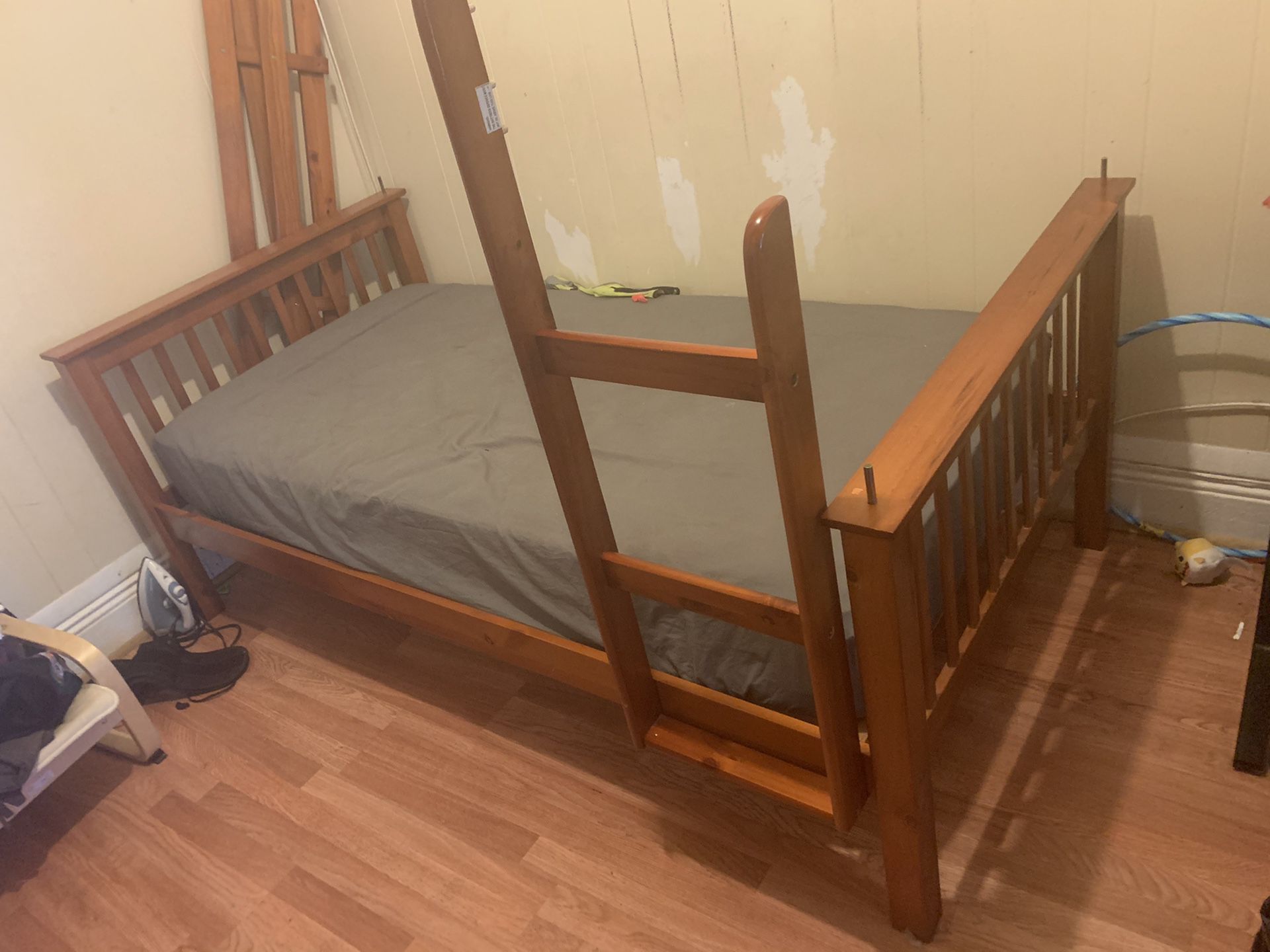 Twin size bunk bed new