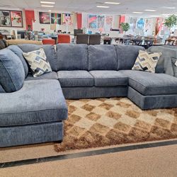95302.... 3 Pc. Sectional 