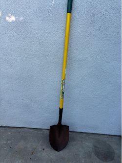 Used True Temper fiberglass handle shovel