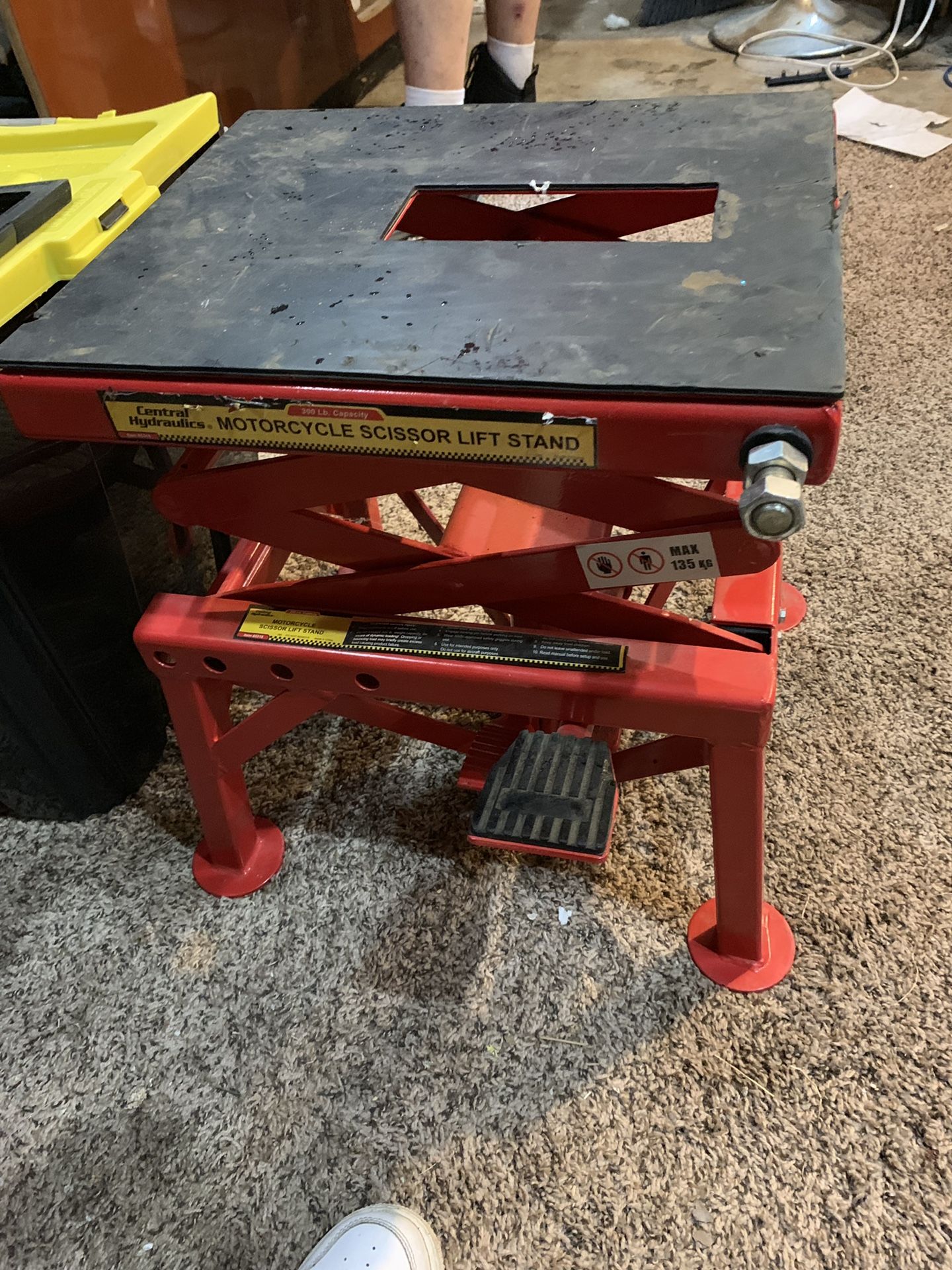 Motorcycle scissor lift stand