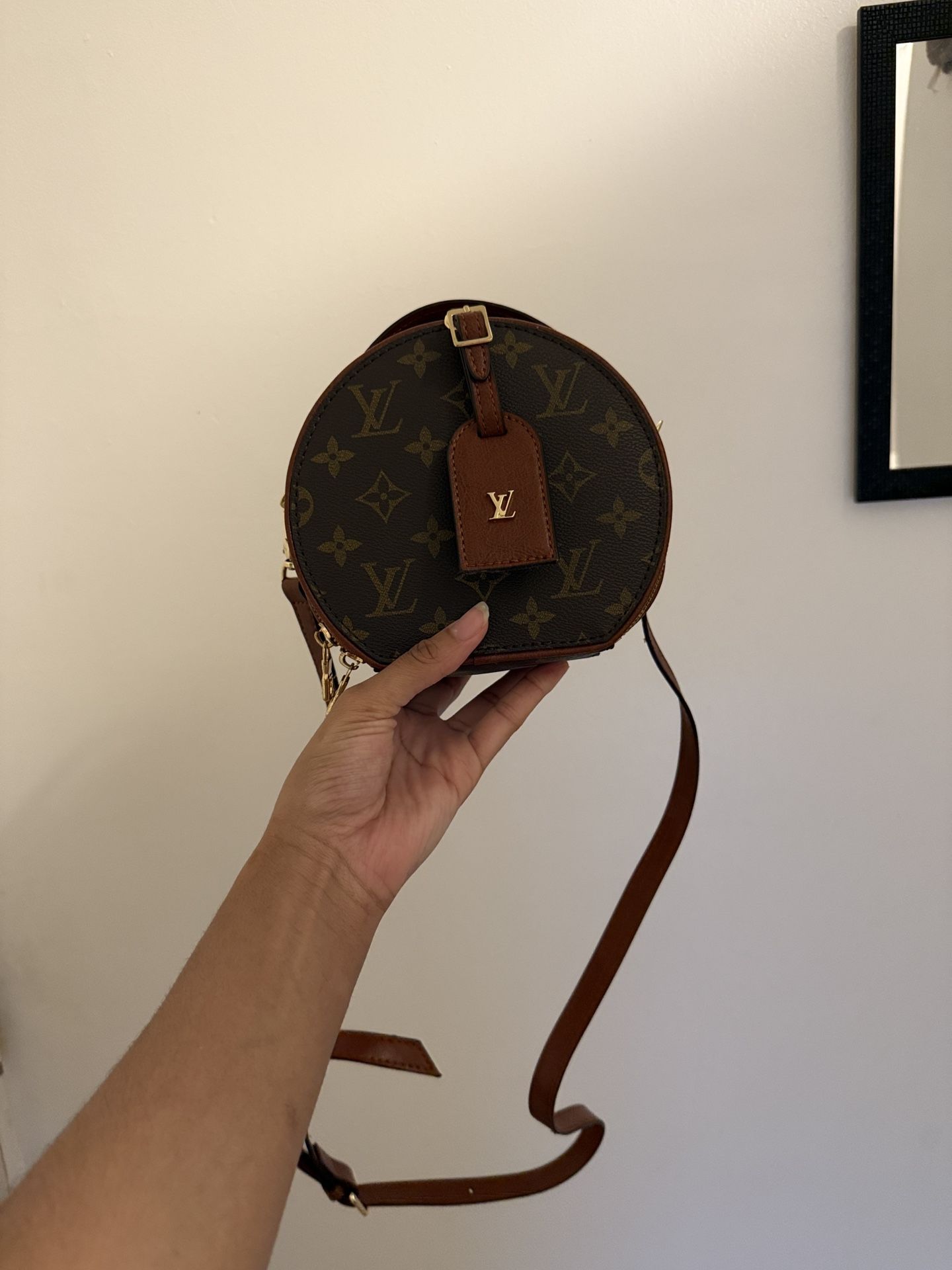 100% Authentic Louis Vuitton Monogram Round Crossbody Bag