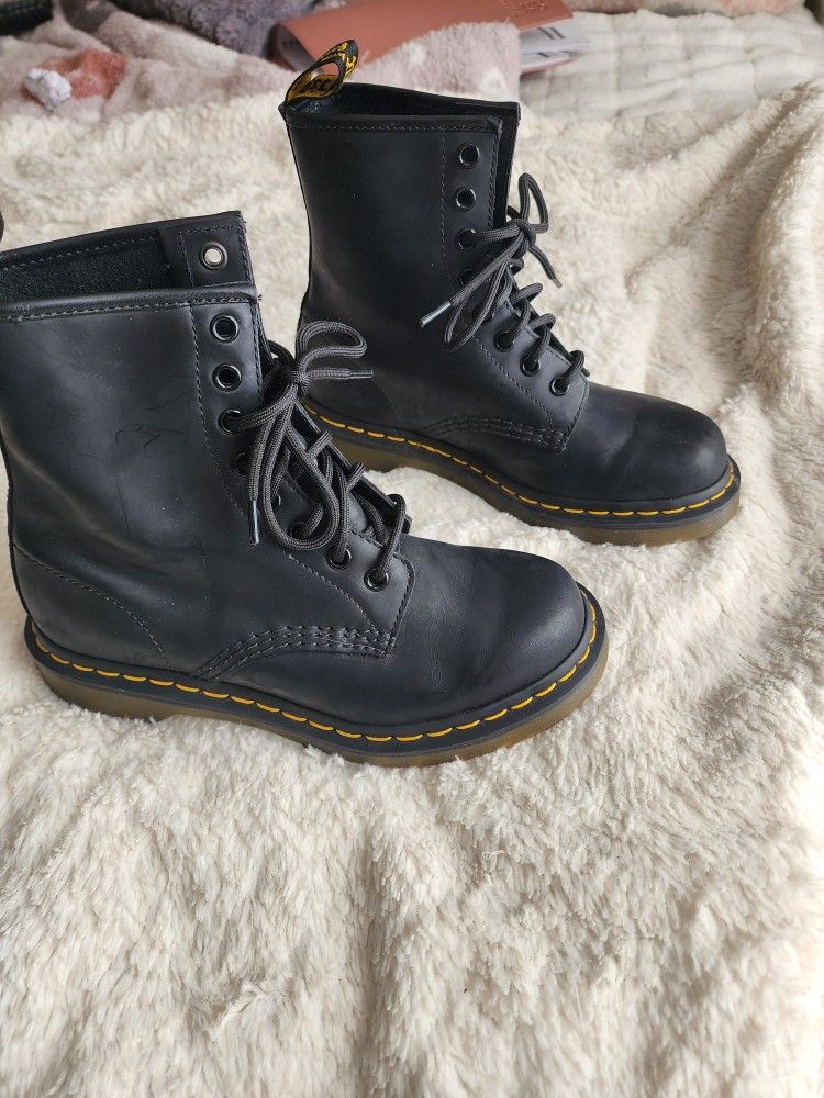Doc Martens Womens Boots-Size 6