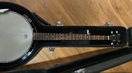 5 String Savannah Banjo GREAT CONDITION w/ Case