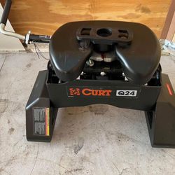 CURT 16095 Q24 5th Wheel Hitch, 24,000 lbs, Select Chevrolet Silverado, GMC Sierra 2500, 3500 HD