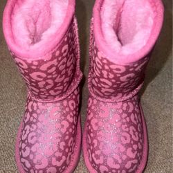 Toddler Size 8 Uggs (LIKE NEW)!