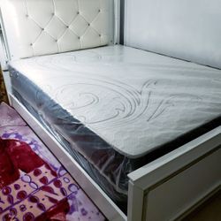 NEW QUEEN MATTRESS. Bed frame is not available. Take it home the same day 👍