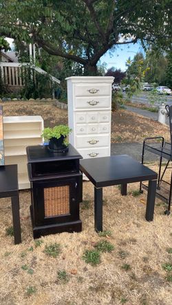 Yard sale 59 and Yakima only today Friday