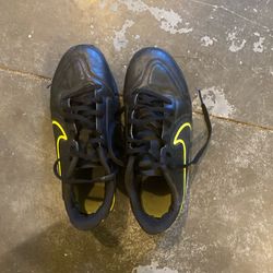 Kids Nike Soccer Cleats Black And Yellow Size 6/6.5