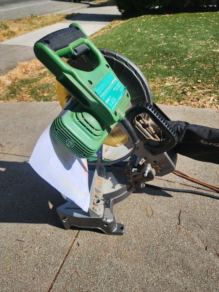 Hitachi C10FCE2 Miter Saw
