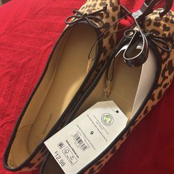 New! Women’s Time && Tru Leopard print Flats with bow. Size 9!!! New w/Tags!!! $15 - that’s w/Tax!!!