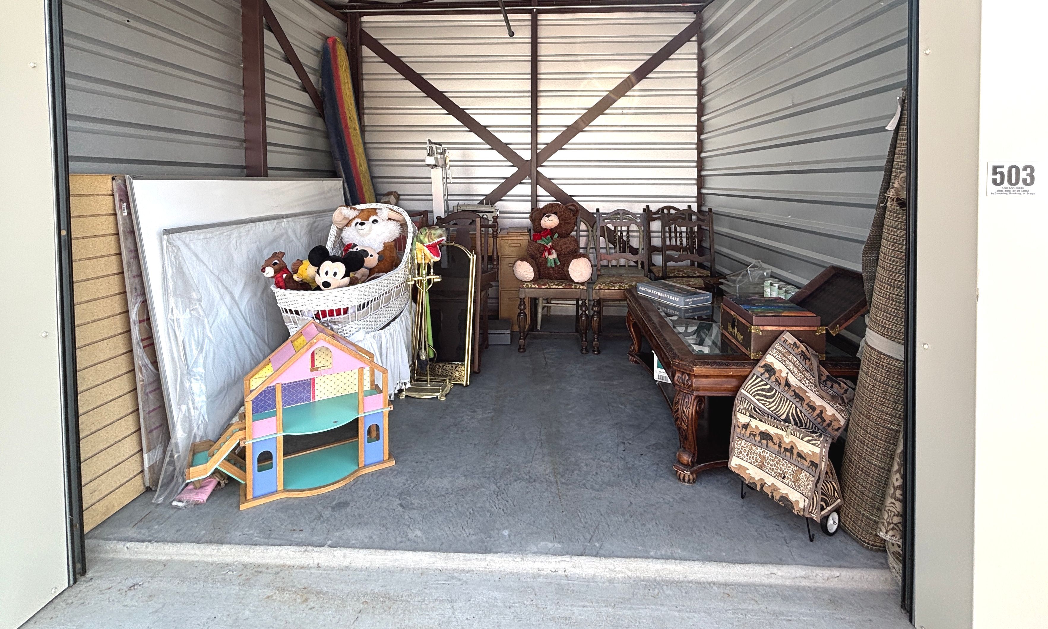 Auction Unit 503 7/18 - Toys, Stuff Toys, Books, Sewing Machine, Fabric, Furniture