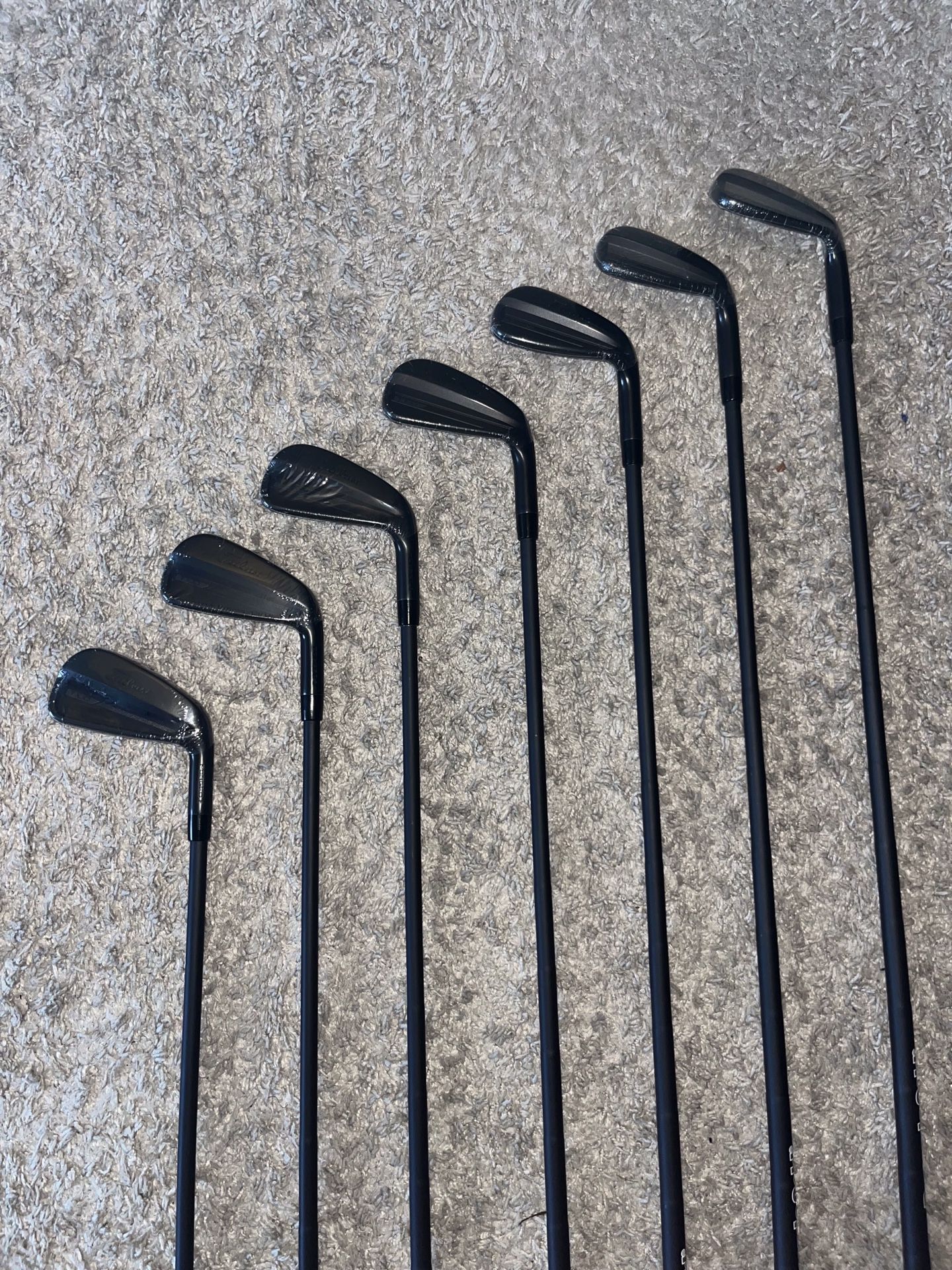 LIMITED EDITION Titleist T100 Black Irons set (4-P)