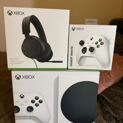 X Box Series S 512 GB SSD And Controller And Headset