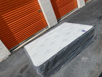 NEW QUEEN REGULAR  MATTRESS AND BOX SPR+ING-2pcs