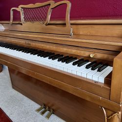 Piano Spinet Style