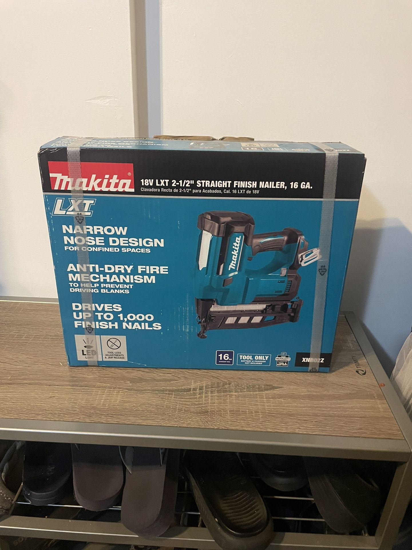 Makita Straight Finish Nailer [New][Nueva]