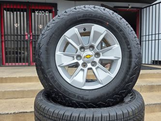 17" CHEVY  OEM w/ 245-75R17 Nexen tires brand new