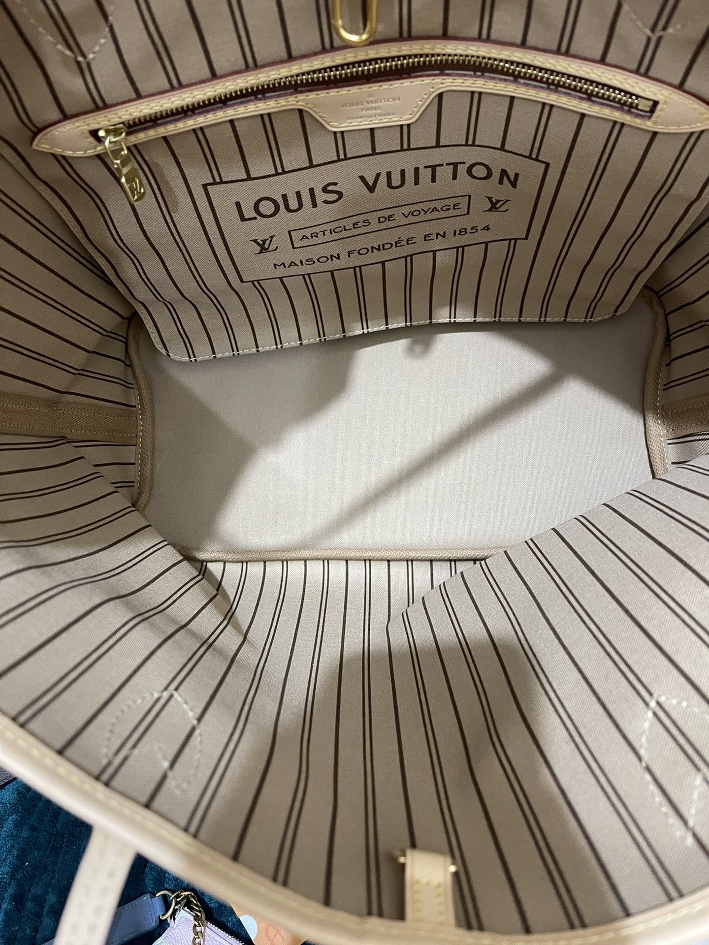 Authentic revamped Louis Vuitton Neverfull MM Monogram for Sale in Odessa,  TX - OfferUp