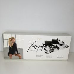 NEW Jessica Simpson 4 Piece Yoga Kit Mat& Yoga Blocks Splash Print black & white