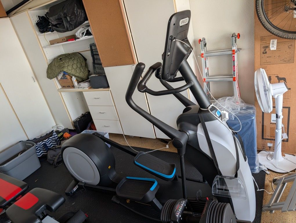 Precor EFX 835 Elliptical Trainer LIKE NEW
