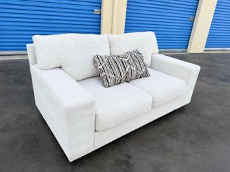 ASHLEY FURNITURE MAGGIE SOFA LOVESEAT🤍